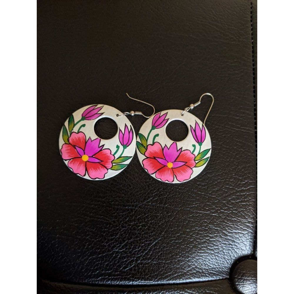 Flower dangle earrings